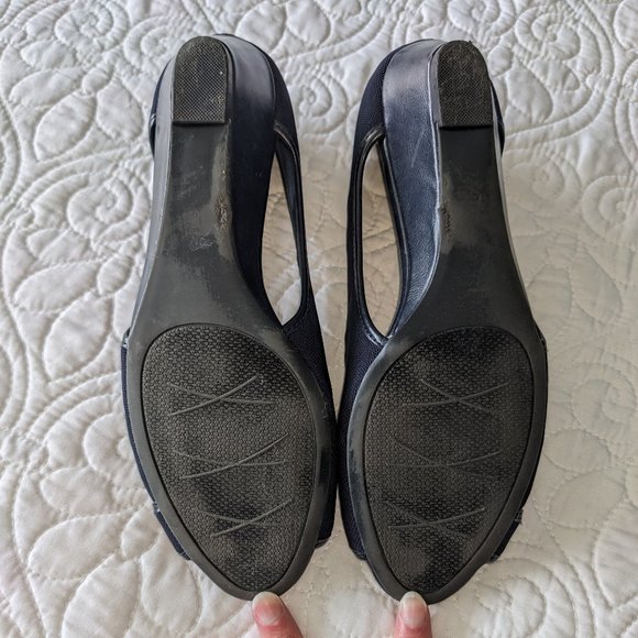 Dark Blue Reserve Dress Barn Cut-out Open Toe shoes in a size 8 - Picture 6 of 7